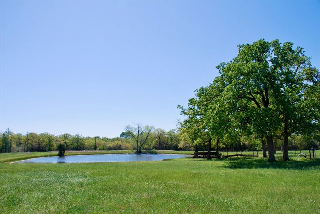 6440 Mockingbird RD, Flatonia, TX 78941