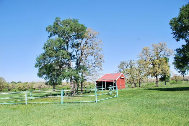 6440 Mockingbird RD, Flatonia, TX 78941