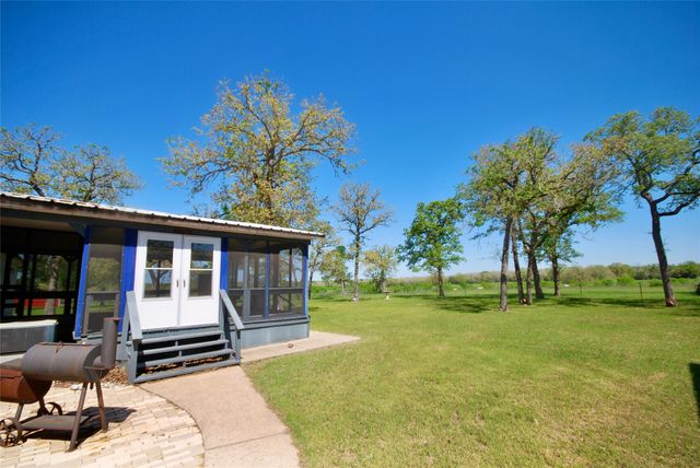 6440 Mockingbird RD, Flatonia, TX 78941