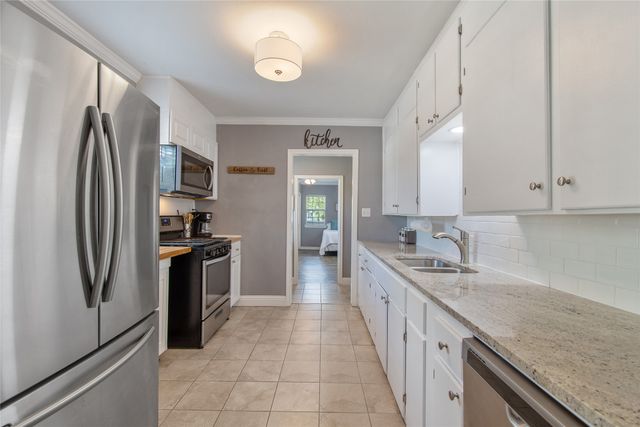 3909 Locke Avenue, Fort Worth, TX 76107