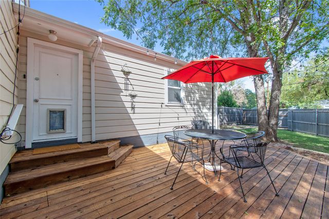 3909 Locke Avenue, Fort Worth, TX 76107