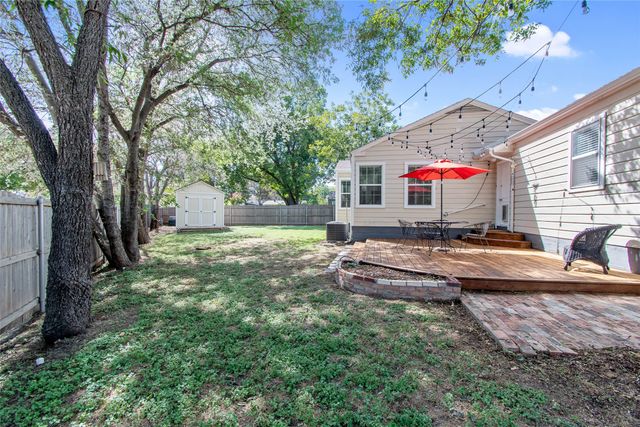 3909 Locke Avenue, Fort Worth, TX 76107