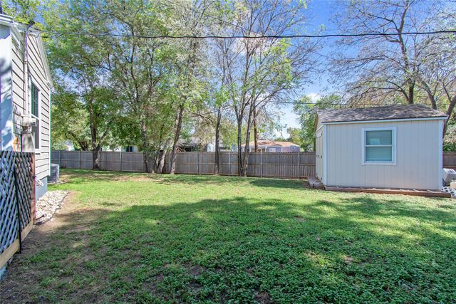 3909 Locke Avenue, Fort Worth, TX 76107