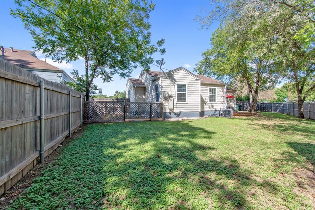 3909 Locke Avenue, Fort Worth, TX 76107