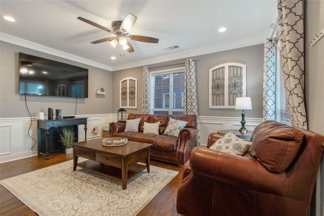 3909 Locke Avenue, Fort Worth, TX 76107