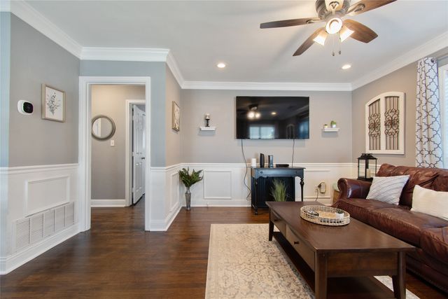 3909 Locke Avenue, Fort Worth, TX 76107