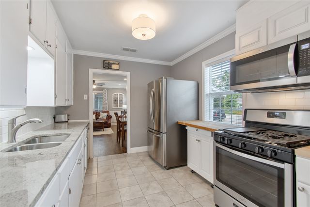 3909 Locke Avenue, Fort Worth, TX 76107