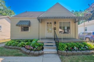 23100 Hoover Avenue, Hazel Park, MI 48030