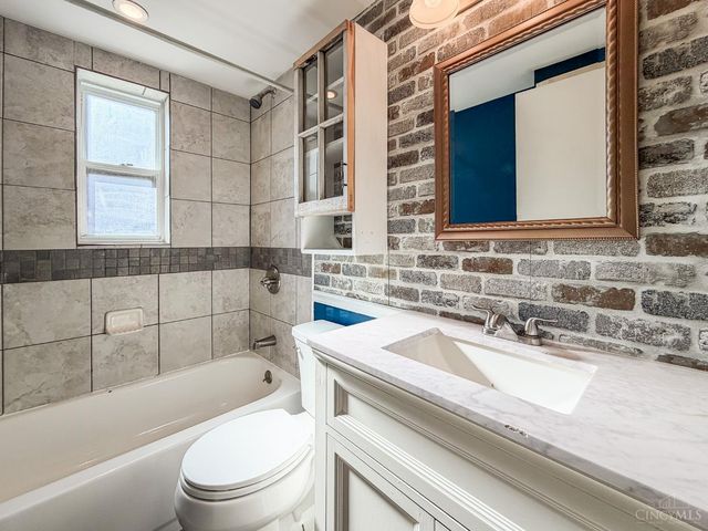 3239 Pickbury Drive, Cincinnati, OH 45211