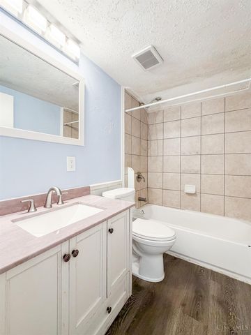 3239 Pickbury Drive, Cincinnati, OH 45211