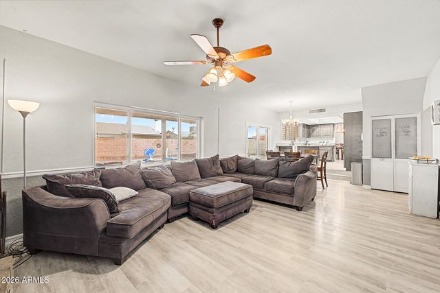 5240 W GARDEN Drive, Glendale, AZ 85304