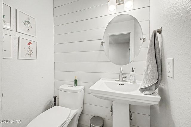 5240 W GARDEN Drive, Glendale, AZ 85304