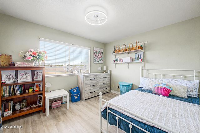 5240 W GARDEN Drive, Glendale, AZ 85304