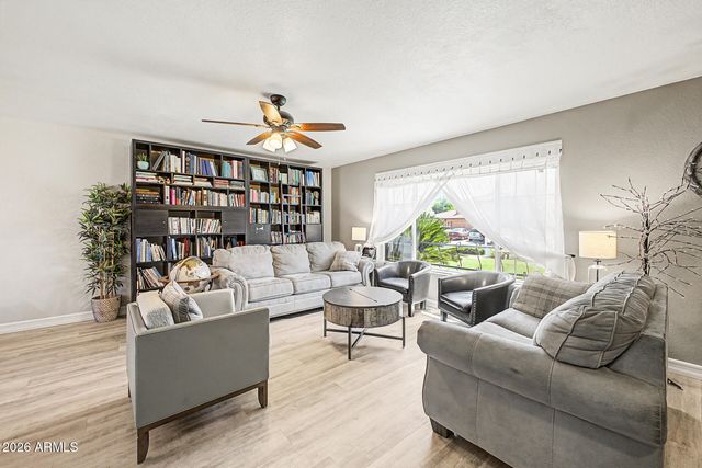 5240 W GARDEN Drive, Glendale, AZ 85304