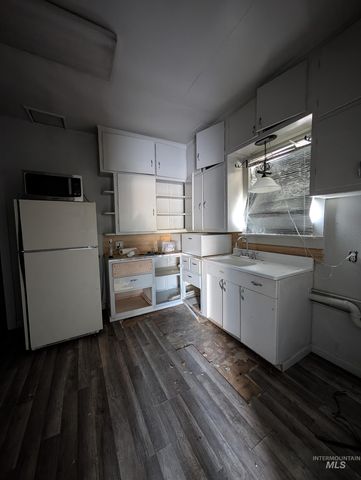 529 N 5th Ave, Twin Falls, ID 83301