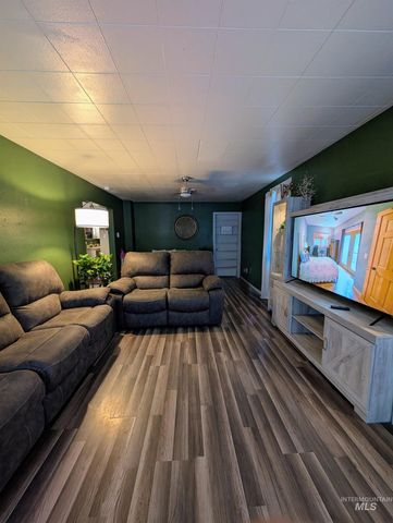 529 N 5th Ave, Twin Falls, ID 83301