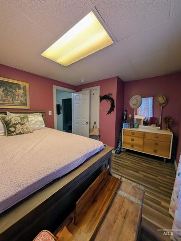 529 N 5th Ave, Twin Falls, ID 83301