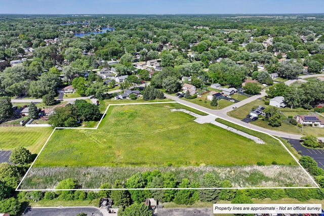 106 Old Elm Road, Lindenhurst, IL 60046