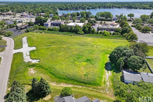 106 Old Elm Road, Lindenhurst, IL 60046