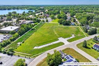106 Old Elm Road, Lindenhurst, IL 60046