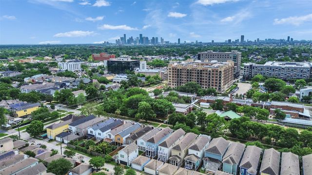 521 W 22nd Street, Houston, TX 77008