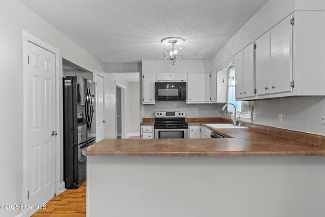 403 Scotsdale Drive, Jacksonville, NC 28546