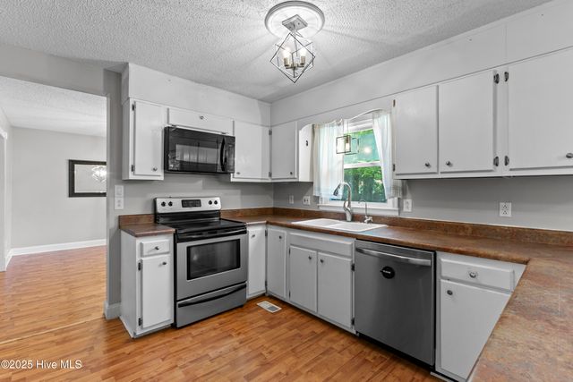 403 Scotsdale Drive, Jacksonville, NC 28546