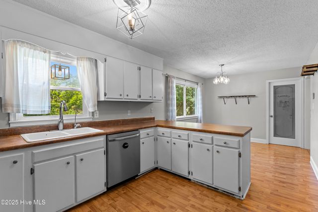 403 Scotsdale Drive, Jacksonville, NC 28546