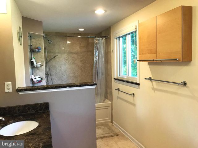 11120 LAKE BREEZE DR, North Potomac, MD 20878