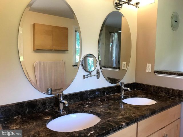 11120 LAKE BREEZE DR, North Potomac, MD 20878