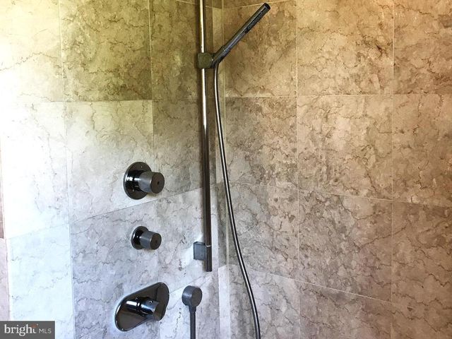 11120 LAKE BREEZE DR, North Potomac, MD 20878