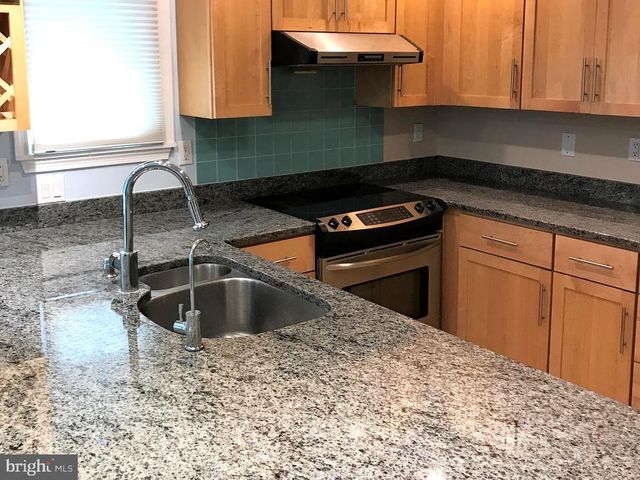 11120 LAKE BREEZE DR, North Potomac, MD 20878