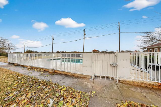 2200 E Trinity Mills Road 616, Carrollton, TX 75006