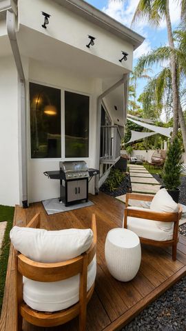 2571 TIGERTAIL Avenue, Miami, FL 33133