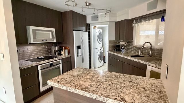2571 TIGERTAIL Avenue, Miami, FL 33133