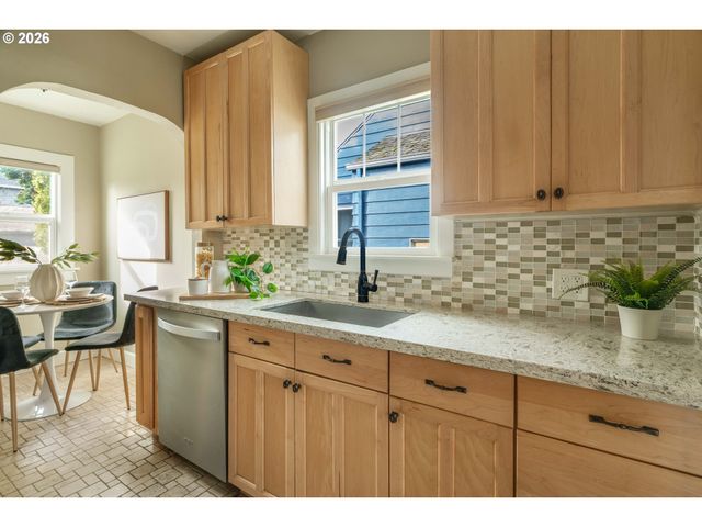 6010 Se WOODSTOCK Blvd, Portland, OR 97206