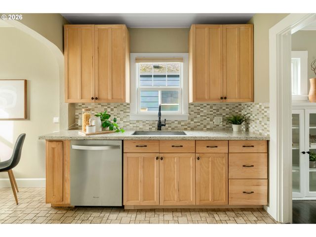 6010 Se WOODSTOCK Blvd, Portland, OR 97206