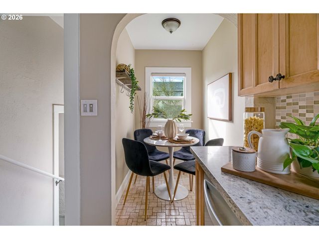 6010 Se WOODSTOCK Blvd, Portland, OR 97206