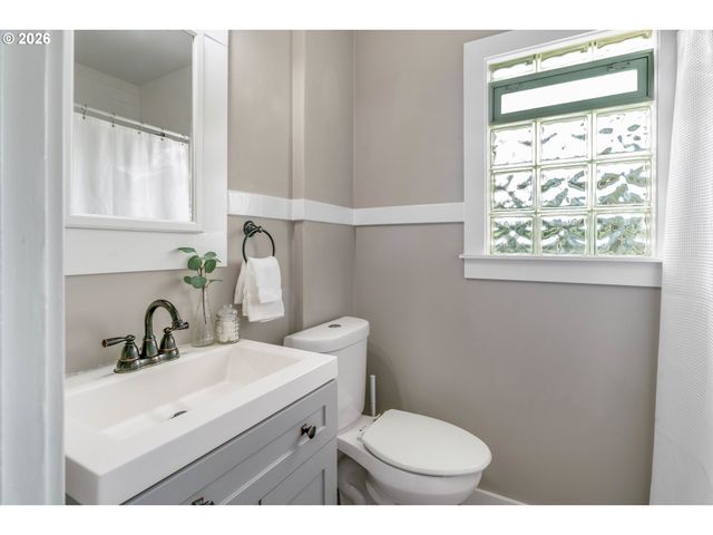 6010 Se WOODSTOCK Blvd, Portland, OR 97206