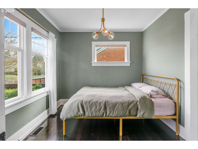 6010 Se WOODSTOCK Blvd, Portland, OR 97206