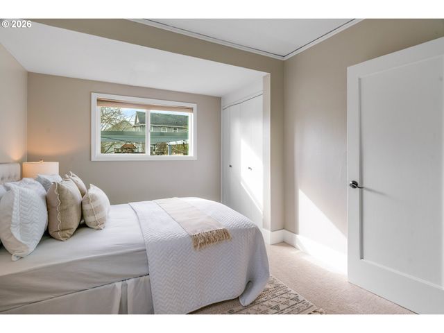 6010 Se WOODSTOCK Blvd, Portland, OR 97206