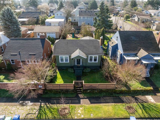 6010 Se WOODSTOCK Blvd, Portland, OR 97206