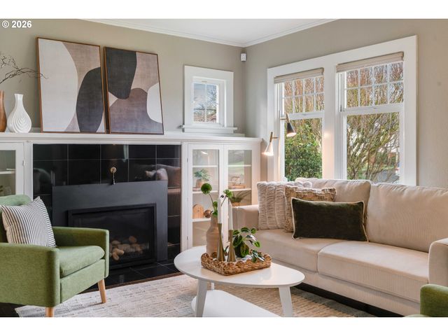 6010 Se WOODSTOCK Blvd, Portland, OR 97206