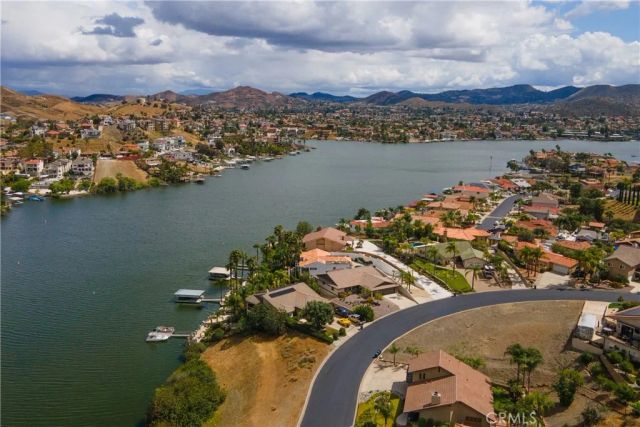 29096 Old Wrangler Road, Canyon Lake, CA 92587