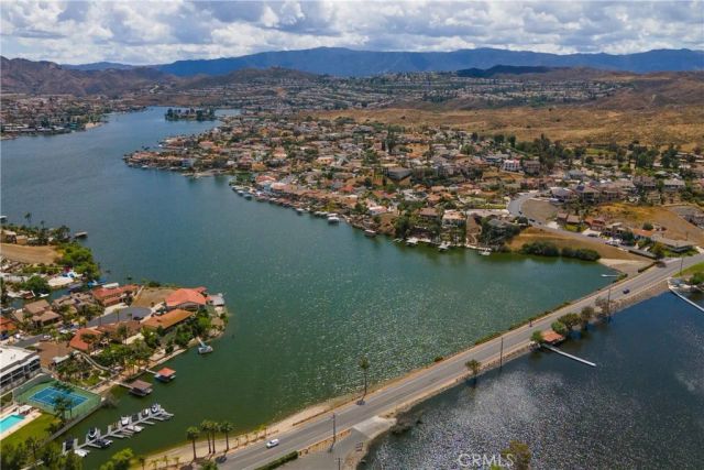 29096 Old Wrangler Road, Canyon Lake, CA 92587