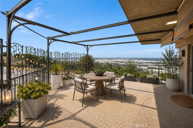 2700 E Panorama Drive 208, Signal Hill, CA 90755