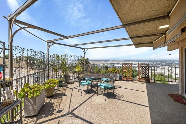 2700 E Panorama Drive 208, Signal Hill, CA 90755