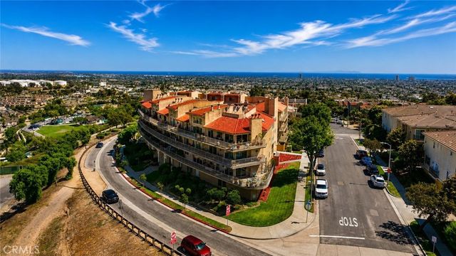 2700 E Panorama Drive 208, Signal Hill, CA 90755