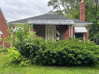 18573 Elkhart Street, Harper Woods, MI 48225