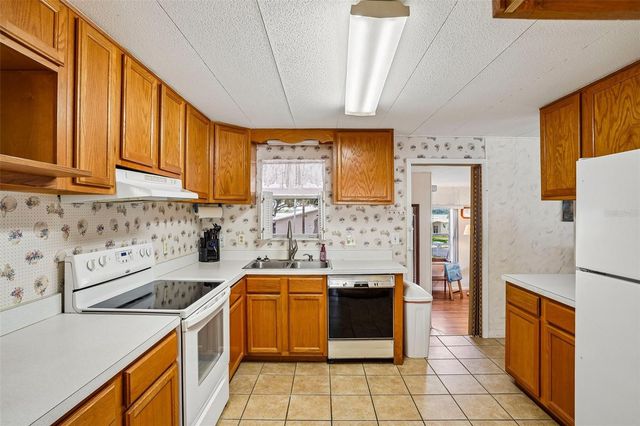 29 HARBOR OAKS DRIVE, Fruitland Park, FL 34731